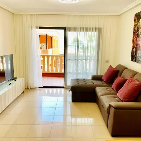 Wonderful With Ocean View! Madronal. Tenerife South! דירה אדחה